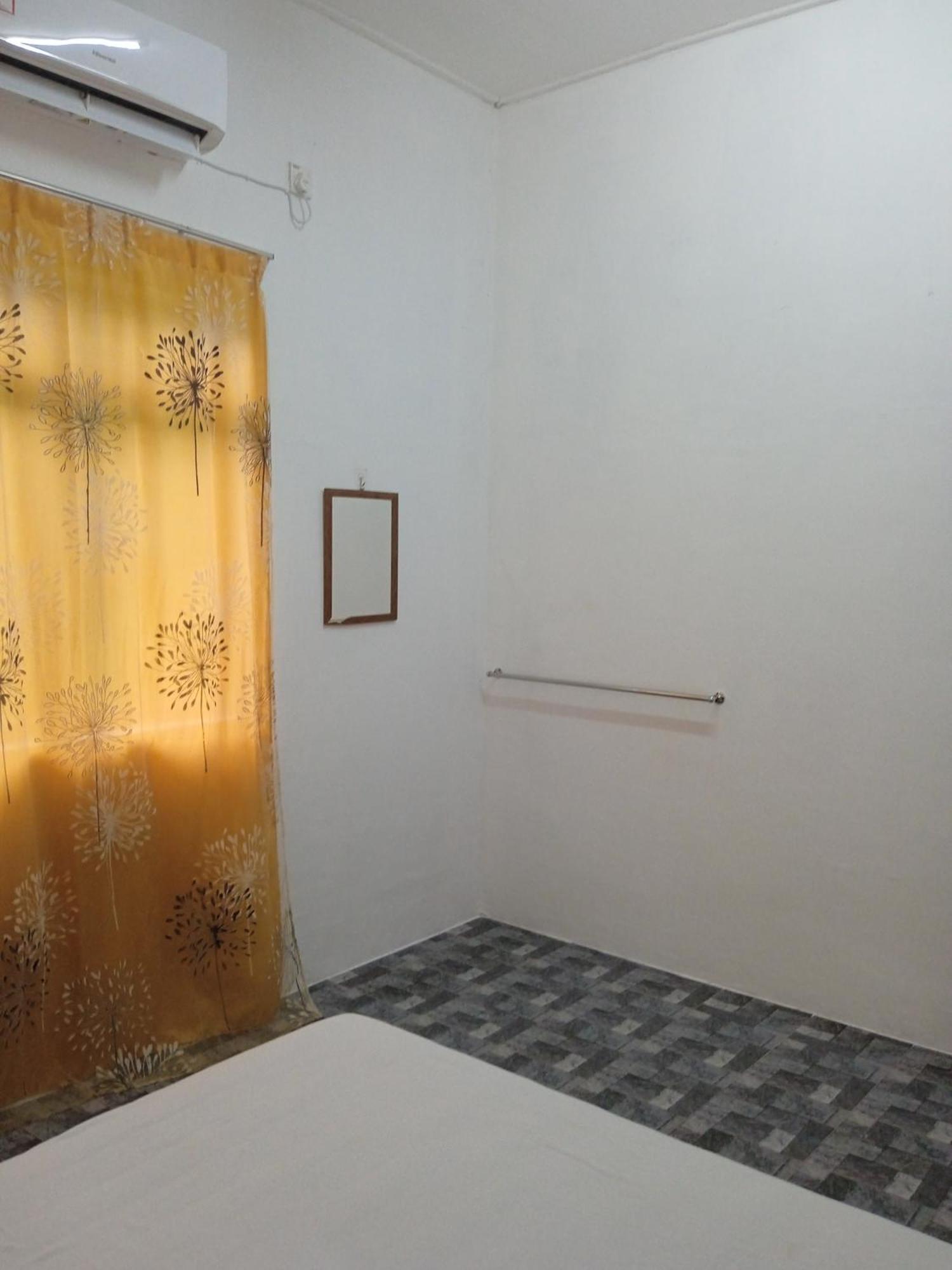 Homestay Idaman B B With 2 Room Aircond 2 Quen Bed And Not Sharing Room -Privacy Куала Теренгану Екстериор снимка