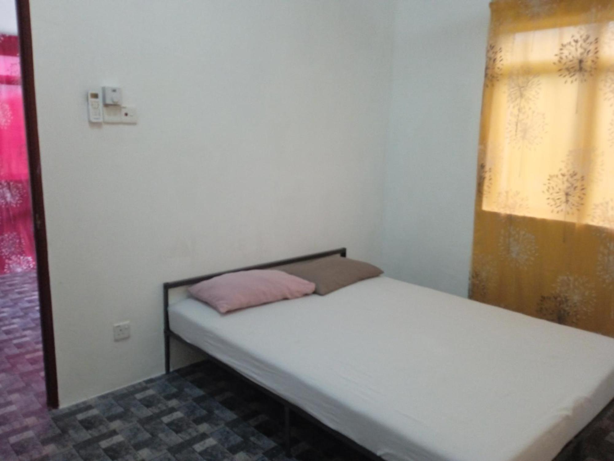 Homestay Idaman B B With 2 Room Aircond 2 Quen Bed And Not Sharing Room -Privacy Куала Теренгану Екстериор снимка