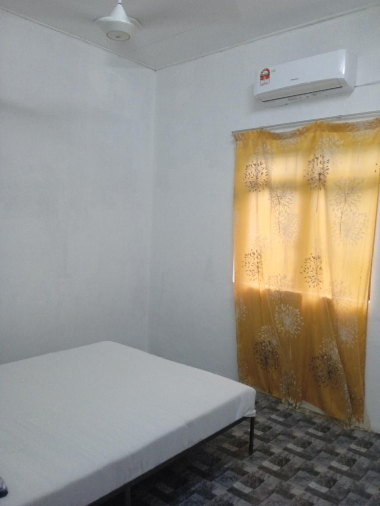 Homestay Idaman B B With 2 Room Aircond 2 Quen Bed And Not Sharing Room -Privacy Куала Теренгану Екстериор снимка