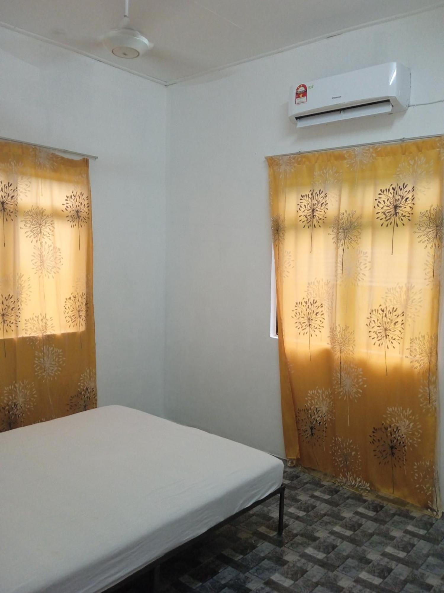 Homestay Idaman B B With 2 Room Aircond 2 Quen Bed And Not Sharing Room -Privacy Куала Теренгану Екстериор снимка