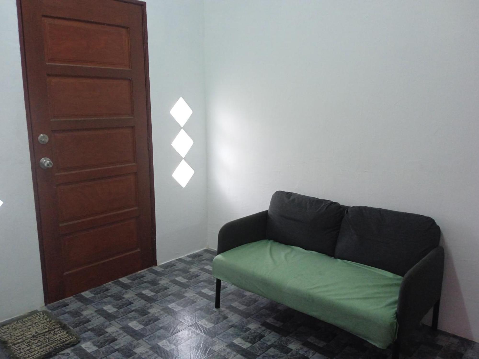 Homestay Idaman B B With 2 Room Aircond 2 Quen Bed And Not Sharing Room -Privacy Куала Теренгану Екстериор снимка