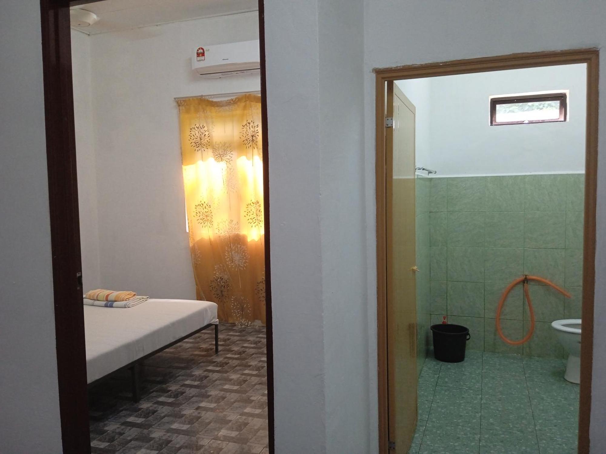 Homestay Idaman B B With 2 Room Aircond 2 Quen Bed And Not Sharing Room -Privacy Куала Теренгану Екстериор снимка