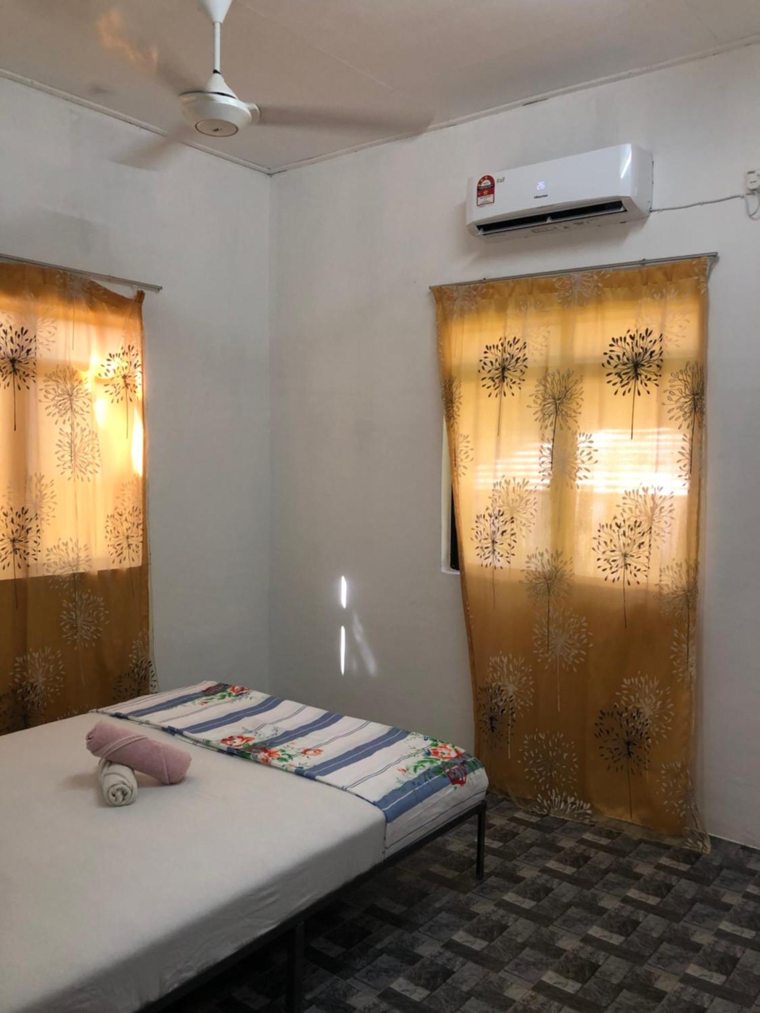 Homestay Idaman B B With 2 Room Aircond 2 Quen Bed And Not Sharing Room -Privacy Куала Теренгану Екстериор снимка