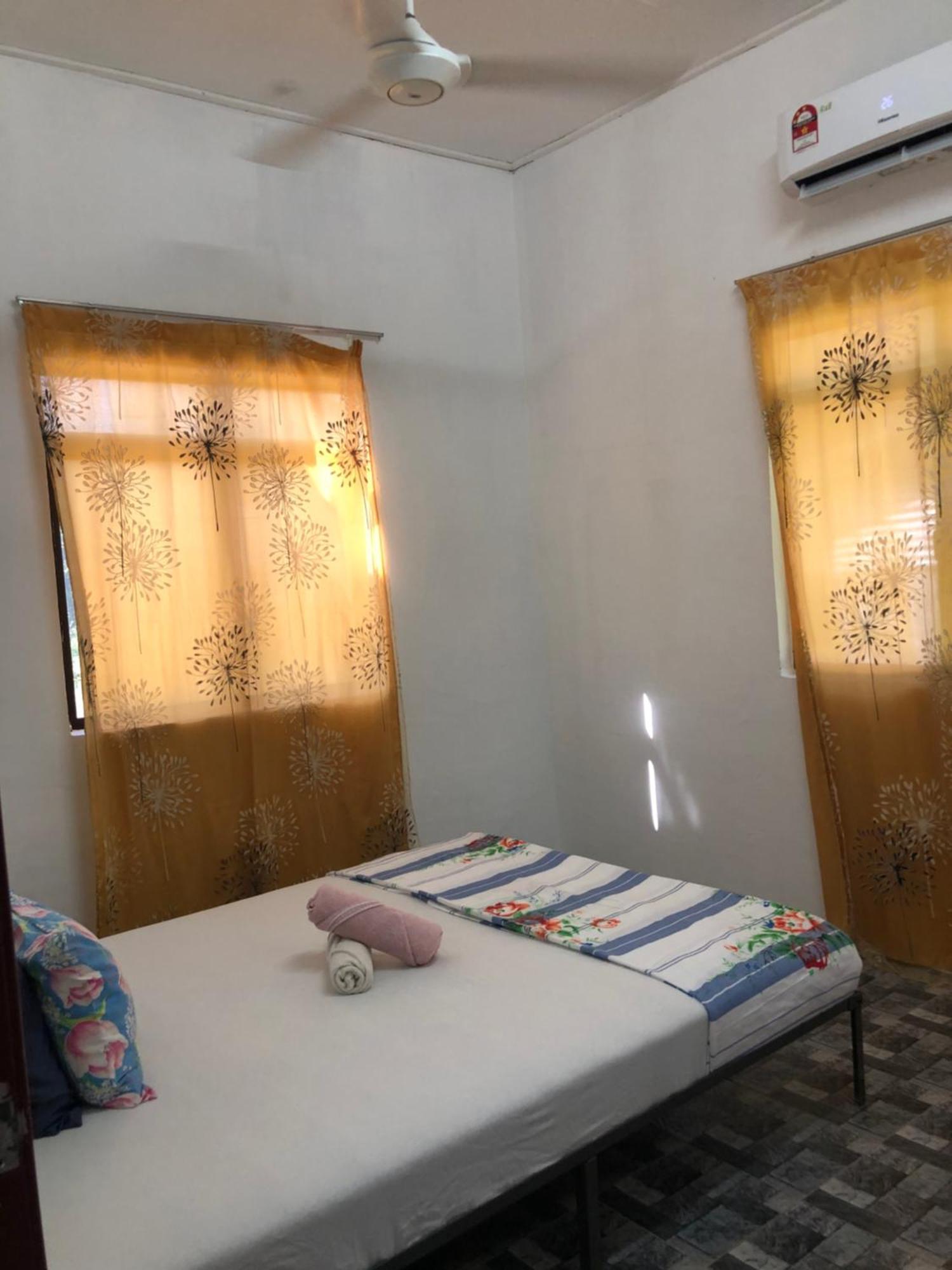 Homestay Idaman B B With 2 Room Aircond 2 Quen Bed And Not Sharing Room -Privacy Куала Теренгану Екстериор снимка
